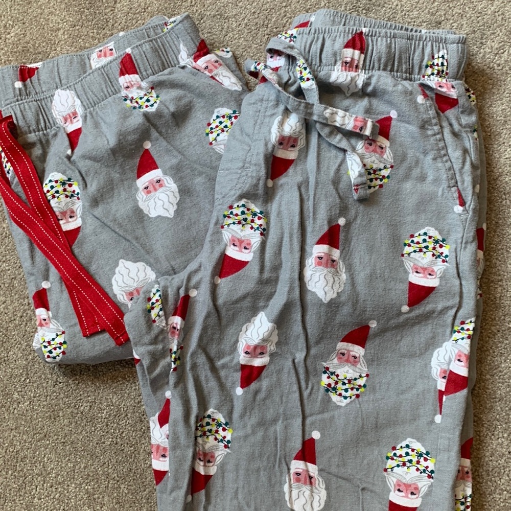 Old Navy Santa PJ bottoms 🎅🏼